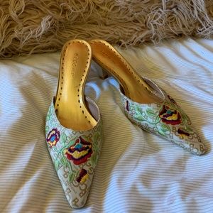 Y2K Vintage BCBG kitten mule heels